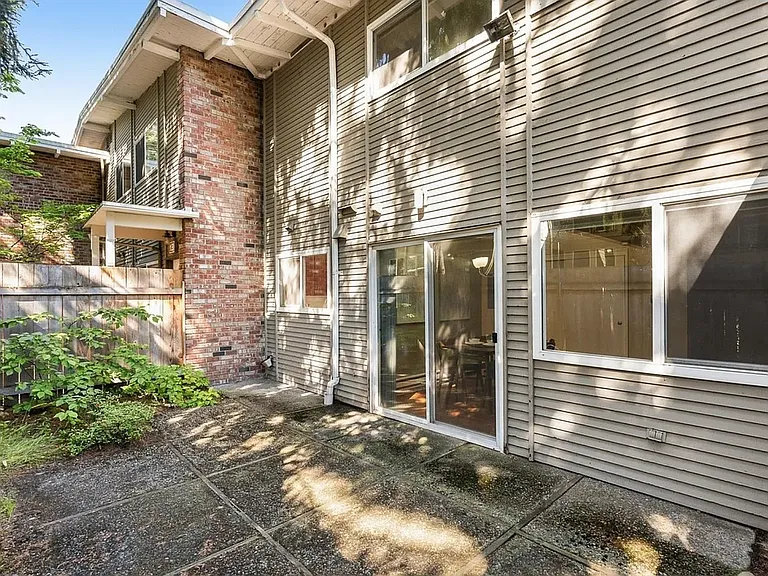 12210 SE 60th St #11 — Photo 20