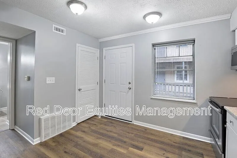 1 bed, 1.0 bath, $875 — Photo 3