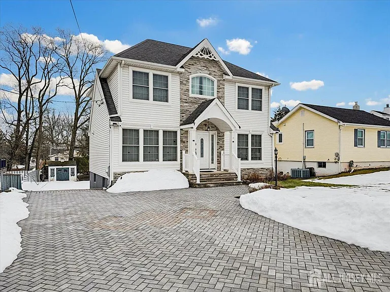 37 Jersey Ave — Photo 2