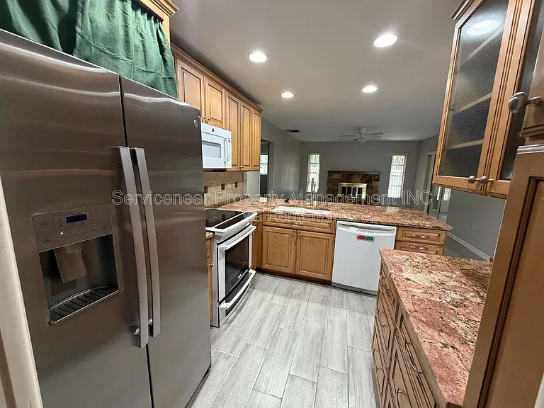 423 Whispering Oaks Ct — Photo 21