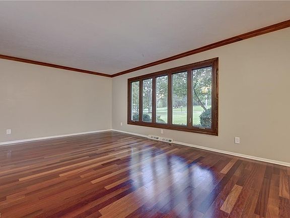 5th image of 2643 Windy Hill Dr