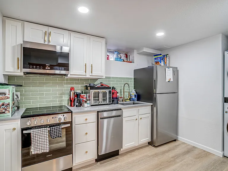 3210 Kearney St — Photo 2