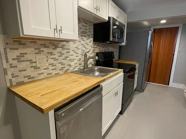 920 Whalley Ave — Photo 10