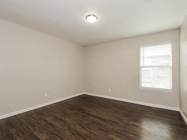 8820 Elk Creek Ln — Photo 13