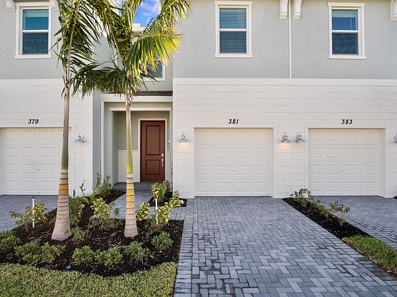 4th image of 381 SE CROSSOAK Lane