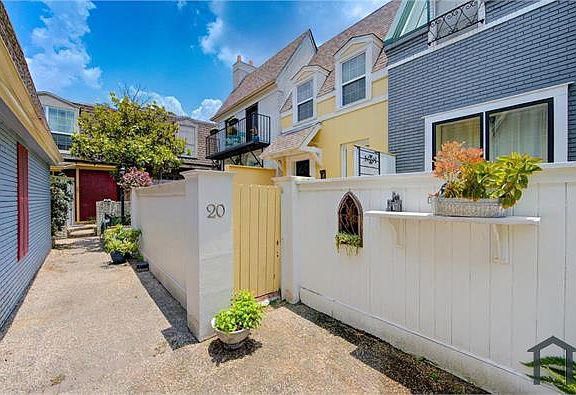 2nd image of 811 Lovett Blvd APT 20