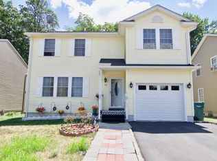 33 Ferris St, Springfield, MA 01151