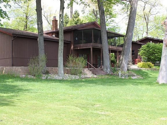 3rd image of 64307 Parkwood Ct