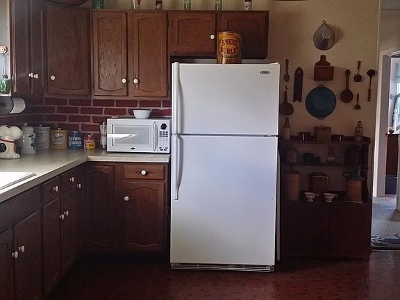 4th image of 4496 Burgundy Dr