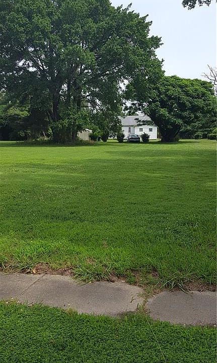 1st image of 4716 Hook Ln