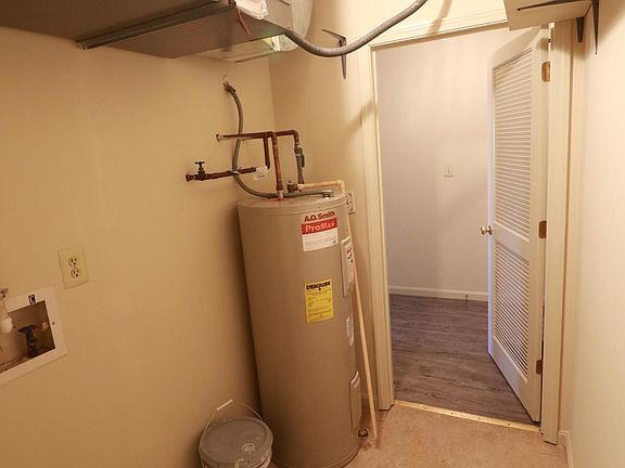 3rd image of 3030 Breckenridge Ln APT 215