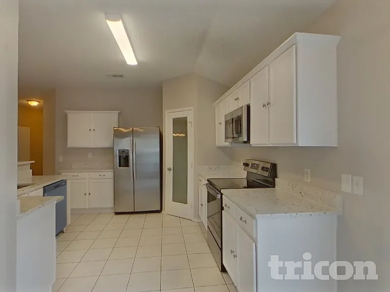 1619 Columbia Dr — Photo 6