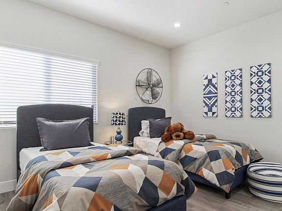 3rd image of 6841 Radford Ave #1/4