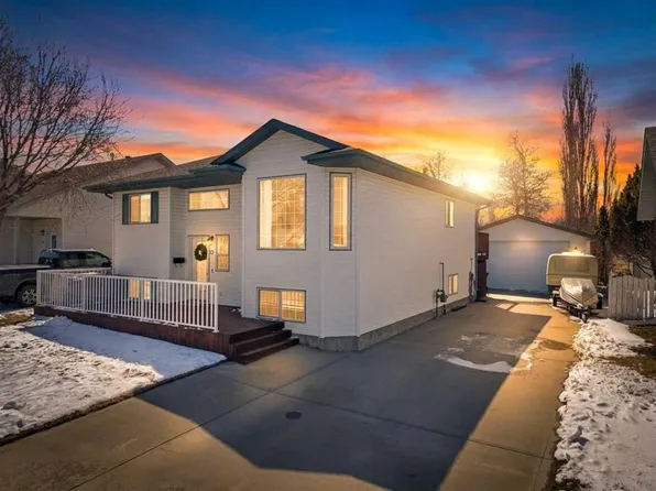 21 N Silver Dr, Blackfalds, AB T4M 0L1