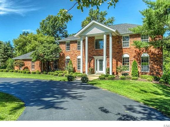 3rd image of 5 Clarkson Farm Dr