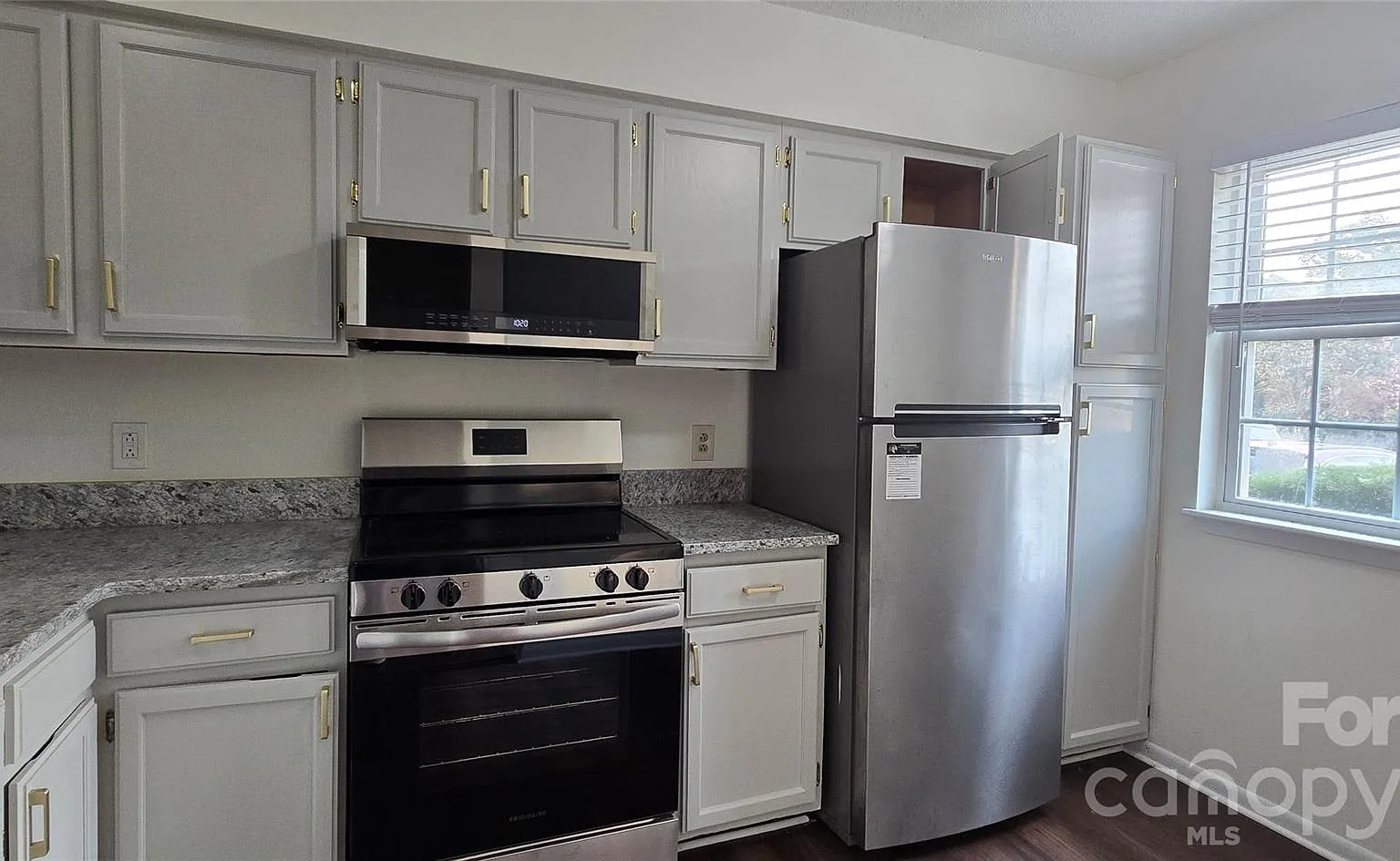 2 bed, 1.5 bath, $1,625 — Photo 2