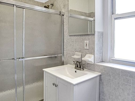 5th image of 209 W 104th St APT 6A