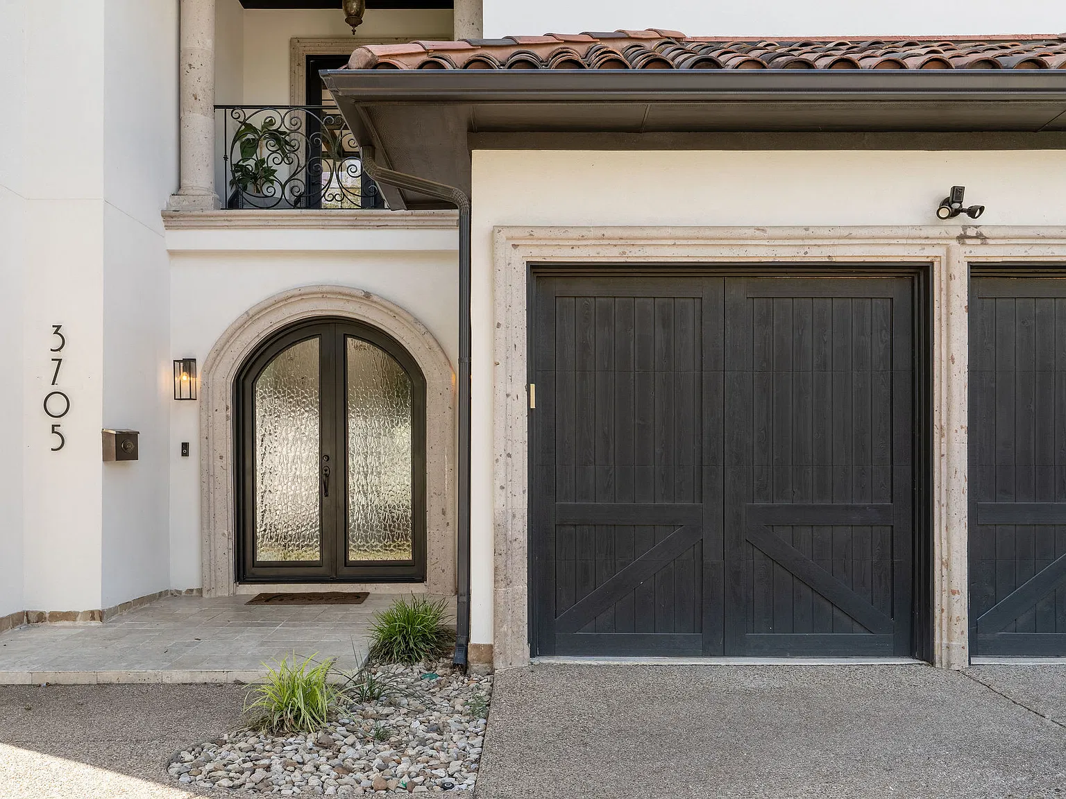 5 bed, 4670 sqft, $8,750 — Photo 2
