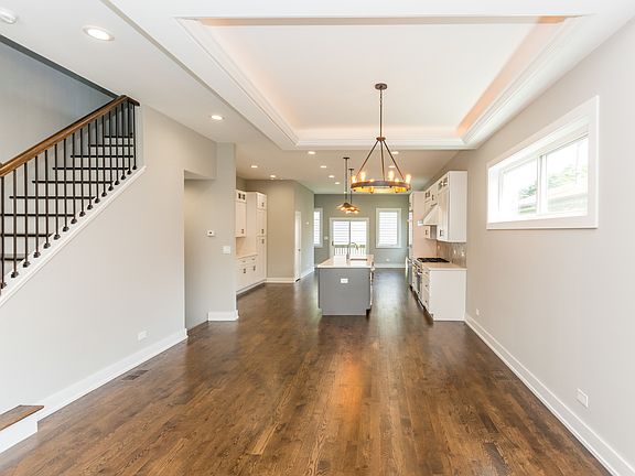 4th image of 2729 N Maplewood Ave