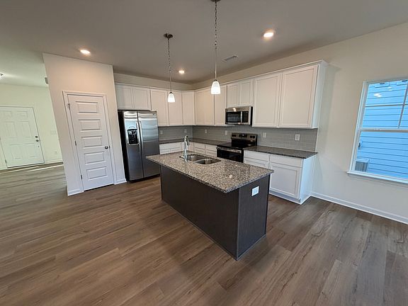 5th image of 417 Marthas View Way