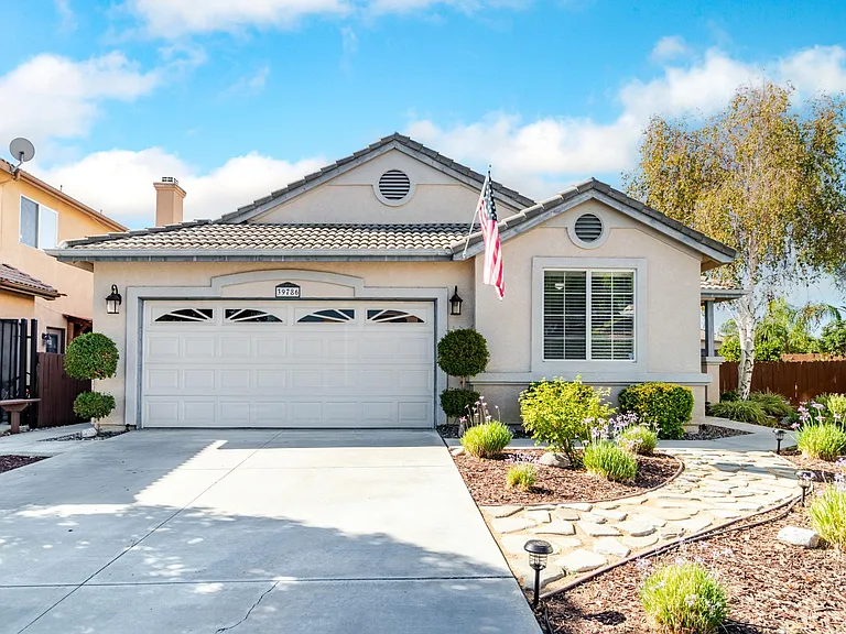 39786 Naples Dr — Photo 24