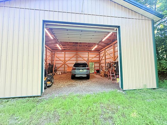 5th image of 132 Hemlock Ln