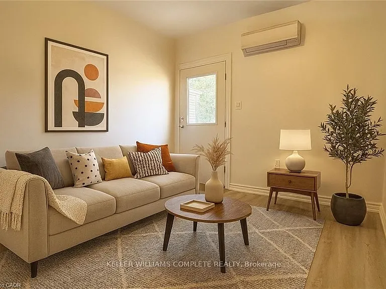 76 Wentworth St S #2 — Photo 6