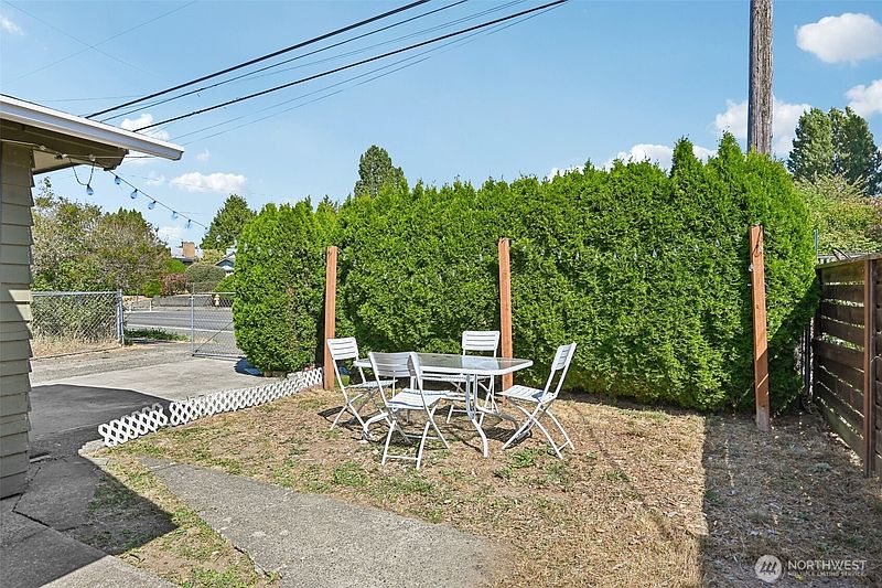 4th image of 8703 16th Avenue SW