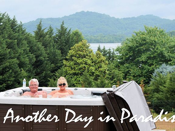 XL Hot Tub seats 6 easily