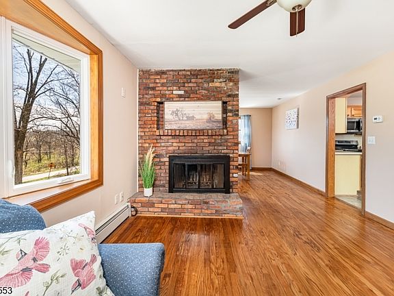 4th image of 22 Anderson Hill Rd