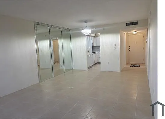 1100 Saint Charles Pl — Photo 1