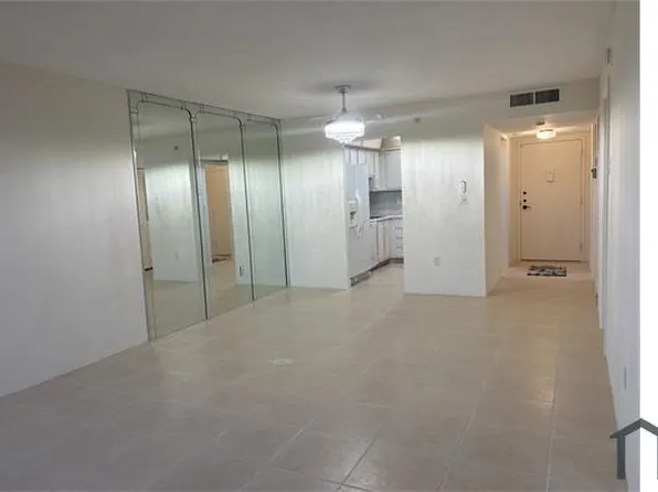 1100 Saint Charles Pl, Hollywood, FL