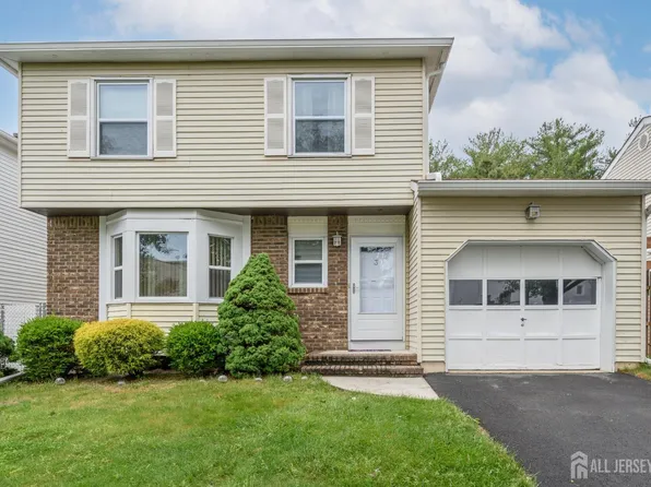 3 Senna Dr, Parlin, NJ 08859