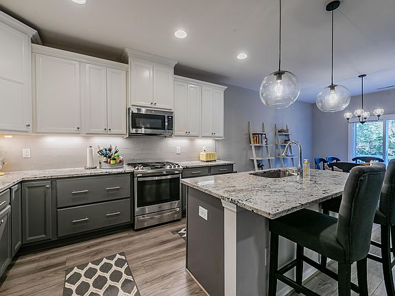 3rd image of 508 Granite View Dr