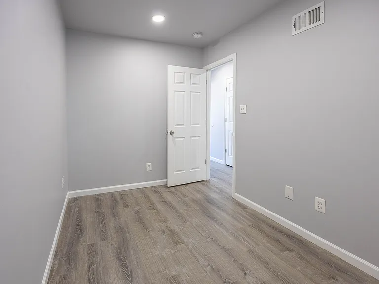 574 E Herman St — Photo 17