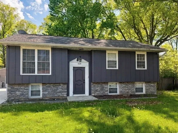 1128 Oakwood Dr, Vermilion, OH 44089