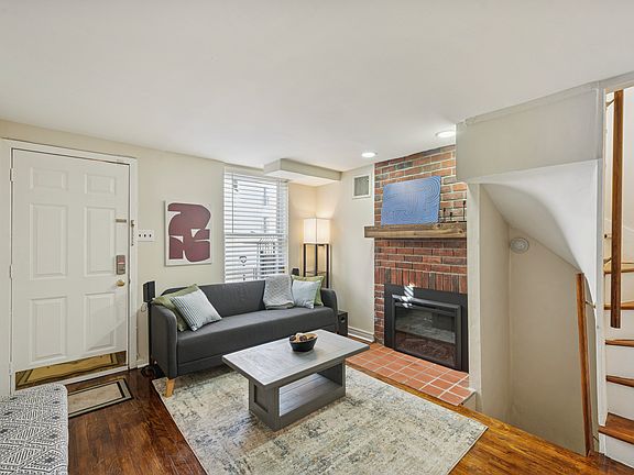 3rd image of 255R Fulton St