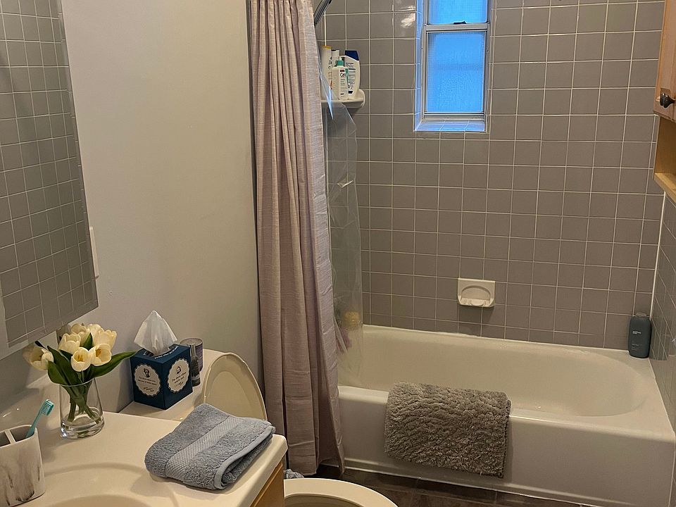 2nd image of 980 River Rd APT 4