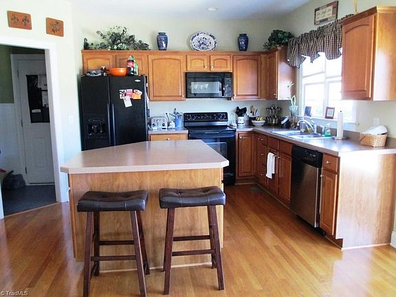 5th image of 7125 Holly Glen Dr