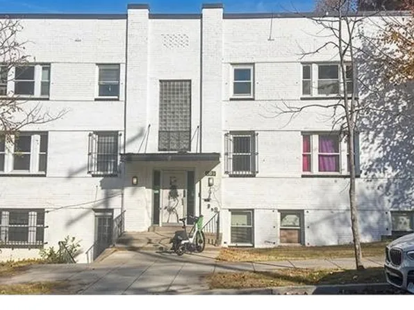 2440 S St SE, Washington, DC
