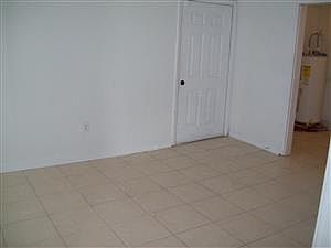 5th image of 225 Glen Della Dr