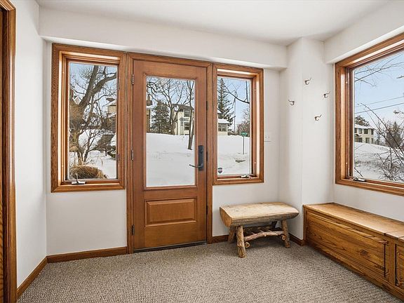 3rd image of 2201 Vermilion Rd