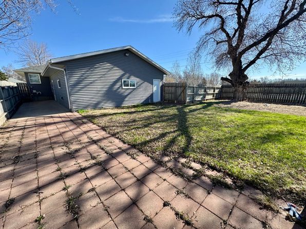 219 12th Ave NE, Devils Lake, ND 58301