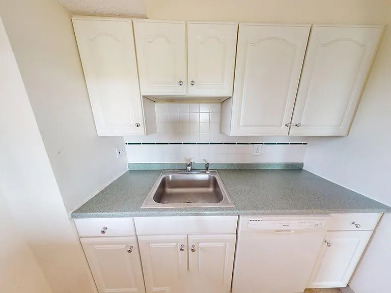 46 Marion St #5C — Photo 4