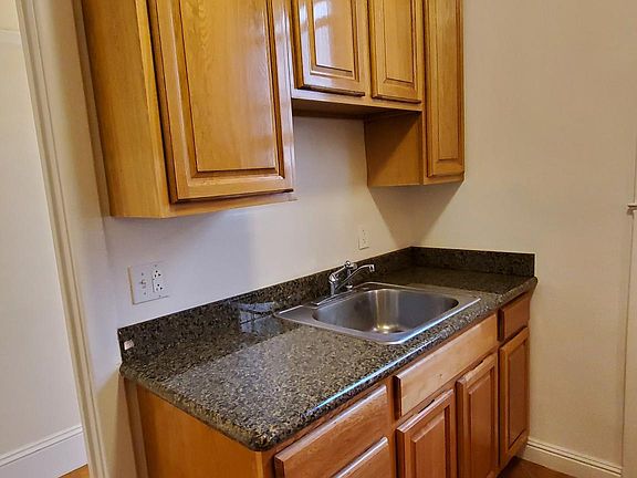 5th image of 935 Hyde St APT 6
