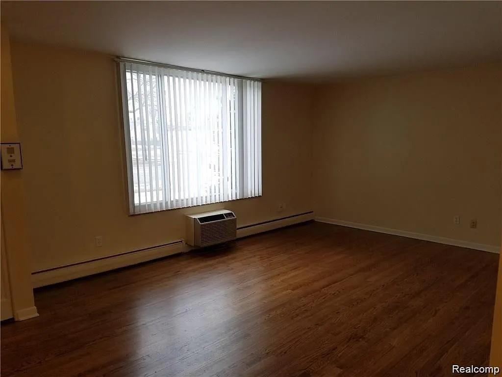 2 bed, 800 sqft, $1,000 — Photo 3