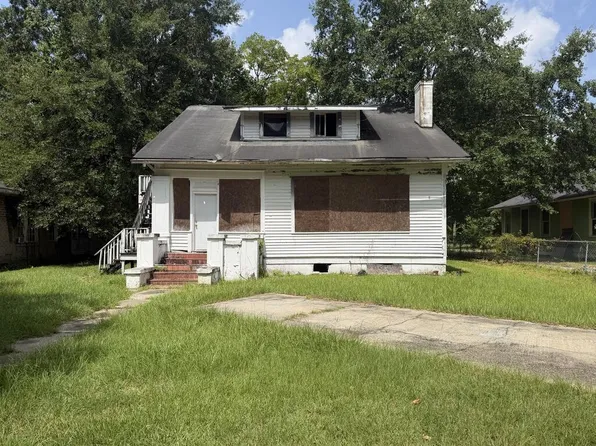 712 N 1st Ave, Laurel, MS 39440