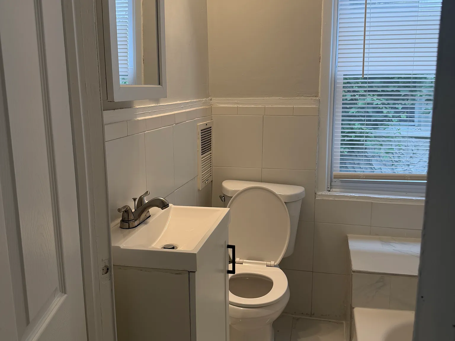 3 bed, 892 sqft, $1,500 — Photo 3