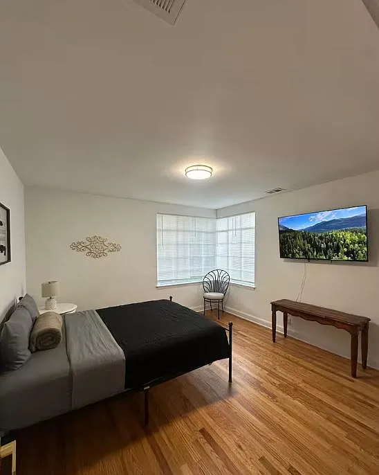 203 W Rockspring St — Photo 3