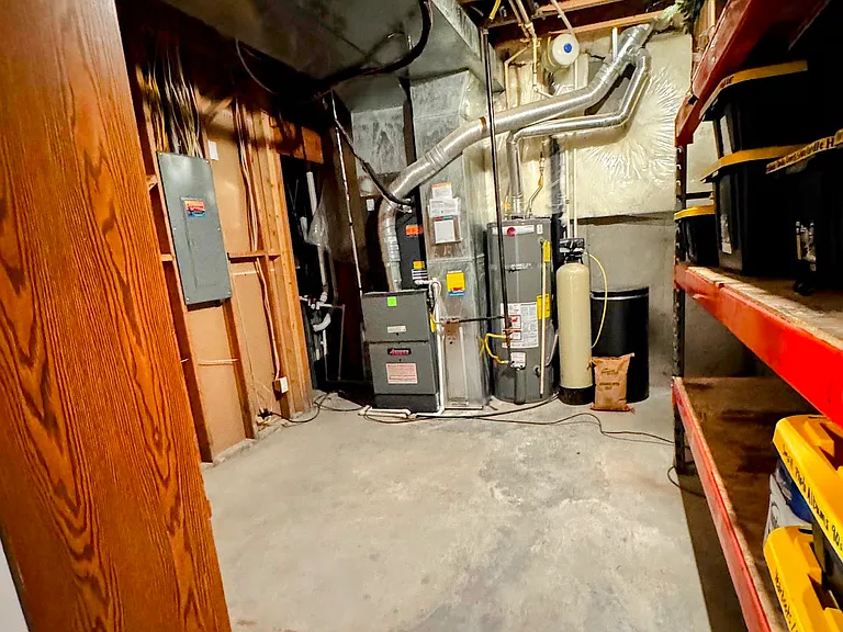 Will be putting in a tenant washer/dryer in this space.